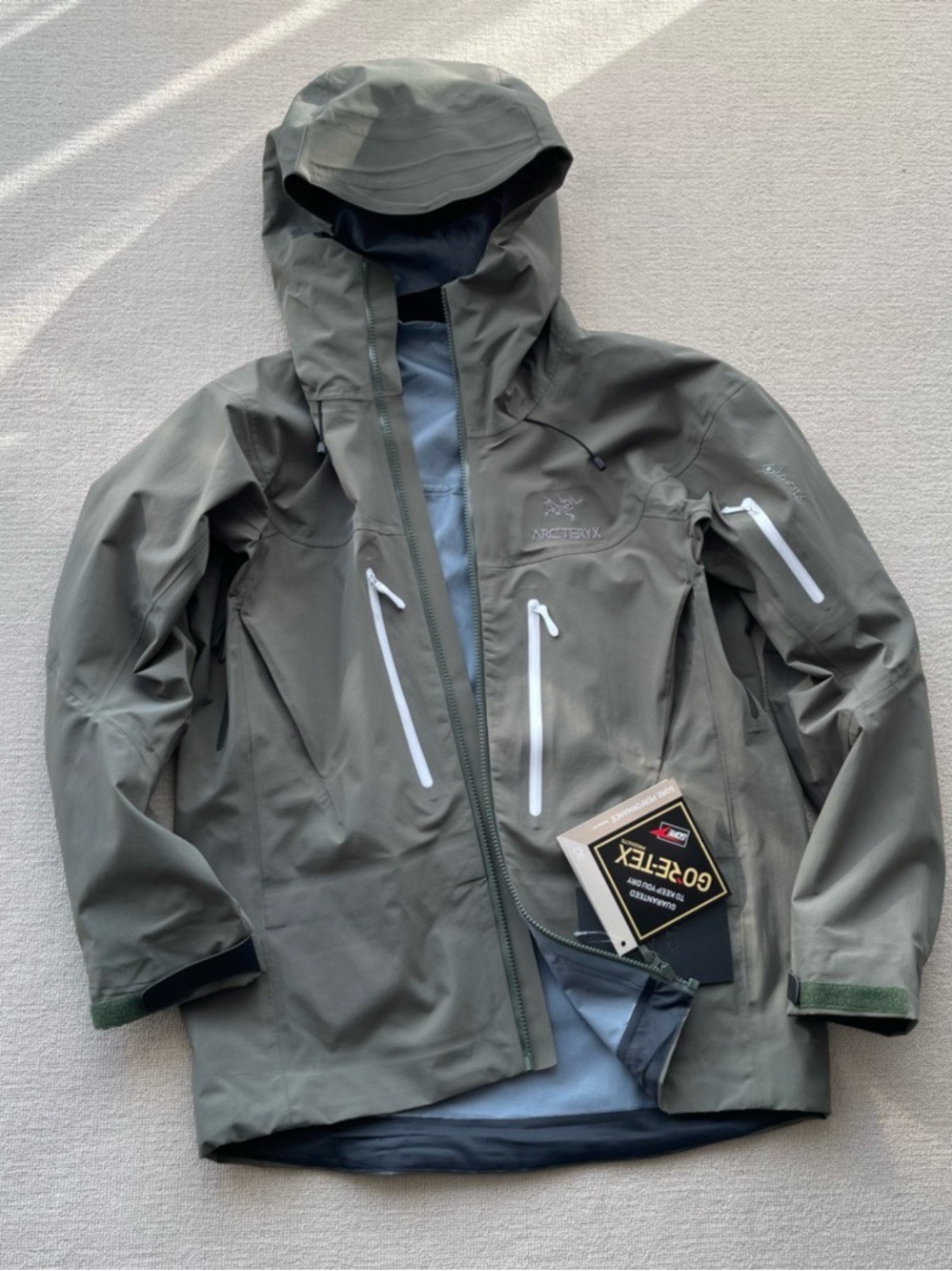 Arc'teryx Men's Gray GORE-TEX Hooded Shell Jacket